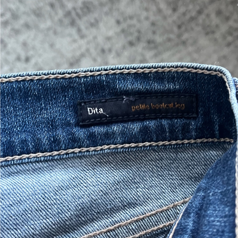 Citizens of Humanity
Dita Petite Bootcut Jeans Sz 32 - Picture 11 of 12